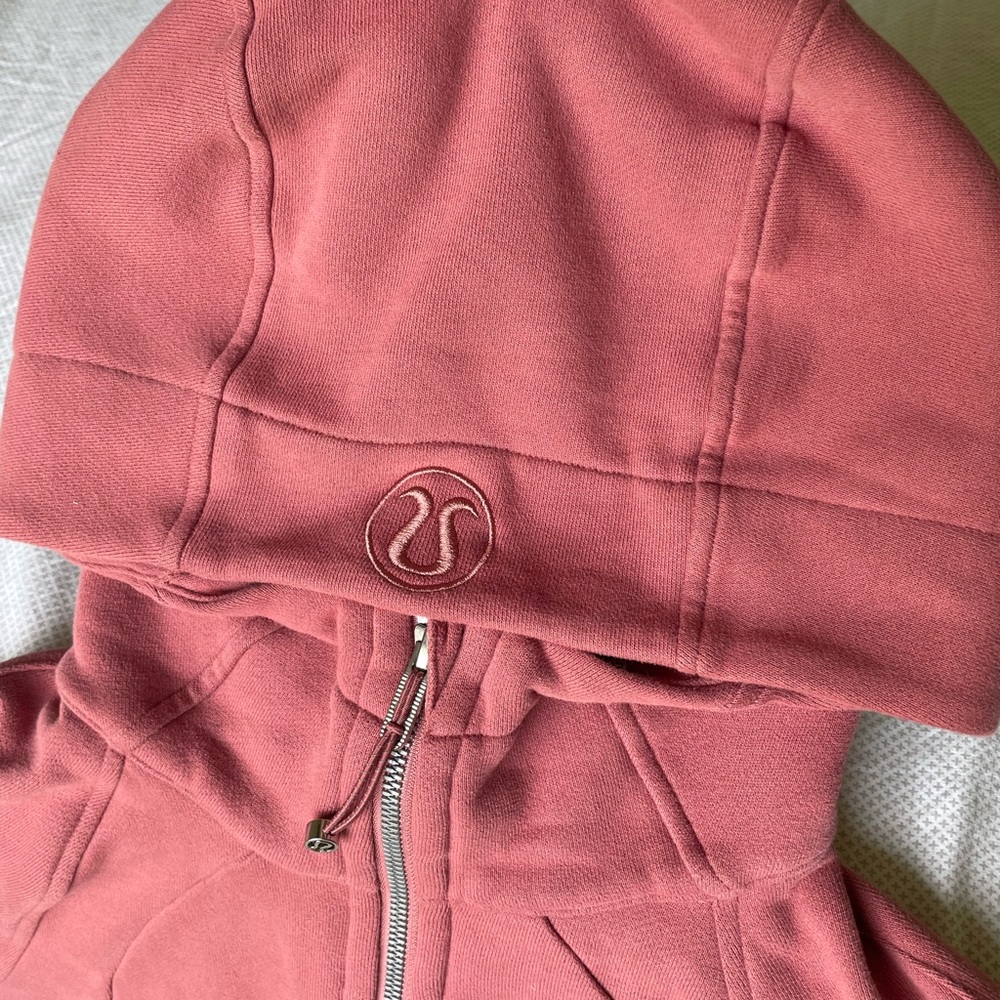 Lululemon sweatshirt